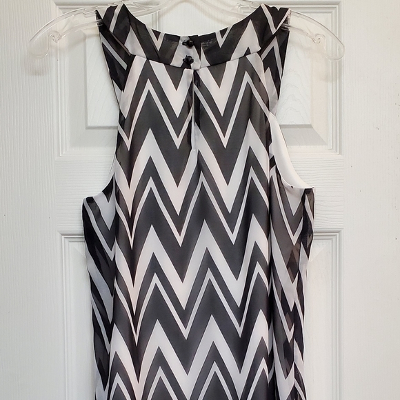 NWOT Black and White Chevron Print Blouse - Picture 6 of 8